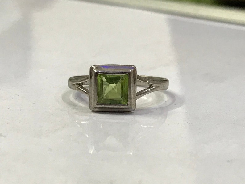 Square shape natural peridot ring in 925 sterling solid silver