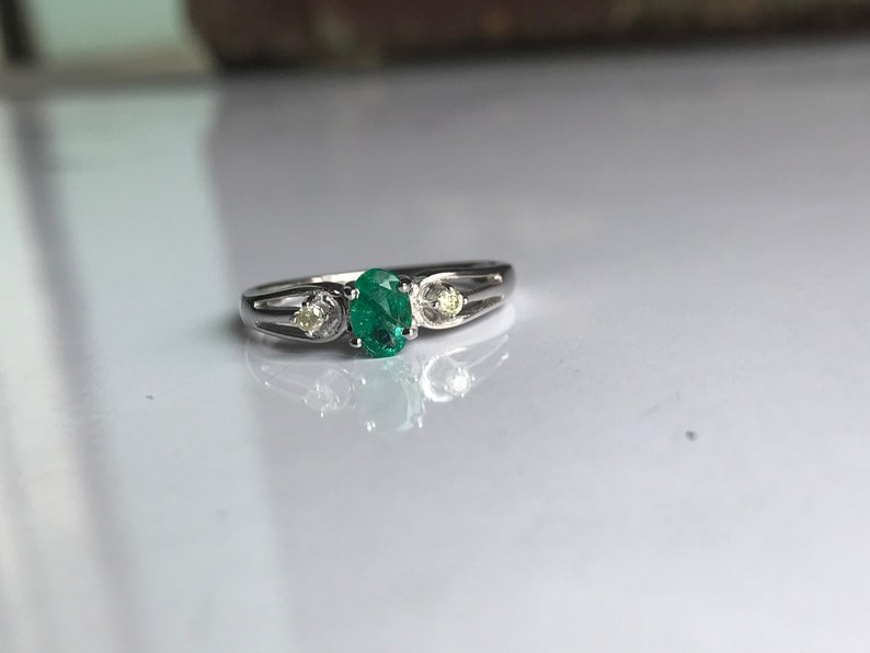 Super clean emerald ring with diamonds in 925 sterling solid silver