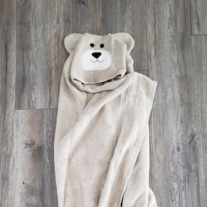 Hooded towel children. Hooded towel kids. Hooded towel babies. Beige bear towel. Hooded animal towel. Hooded beach towel. personalized towel image 2