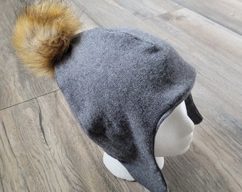 Cappello in pelliccia per bambini. Berretto per bambini. Cappello per bambini con paraorecchie. Cappello neutro. Cappello da aviatore ragazza o ragazzo. Pon di pelliccia sintetica. Cappello invernale di genere neutro. Bambino