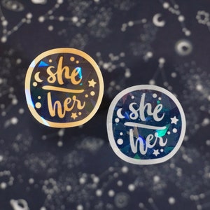 Elle / Elle (Pronoms étoilés) | Autocollant holographique en vinyle | Communauté LGBTQ | Papeterie esthétique