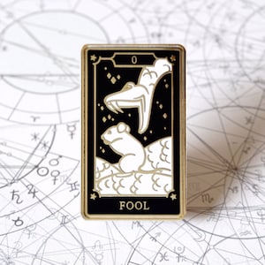 La carta del tarot tonto / Pin de esmalte duro de arcanos mayores / Accesorios de Oracle
