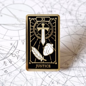 La Justice (Justice) - Major Arcana (Tarot) Pin's émaillé (30x50mm)
