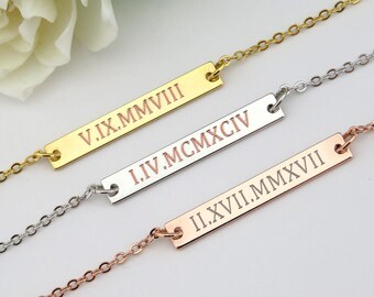 Collier de chiffre romain, chiffres romains, collier de barre sur mesure, Date collier, collier en or Bar, date de mariage, anniversaire, date de naissance