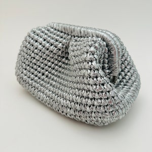 Pochette en cuir au crochet, pochette en argent métallisé, fil pour tshirt tricoté, pochette en argent, sac de soirée de luxe, fait main, sac à main de fête des mères, cadeau de fête des mères