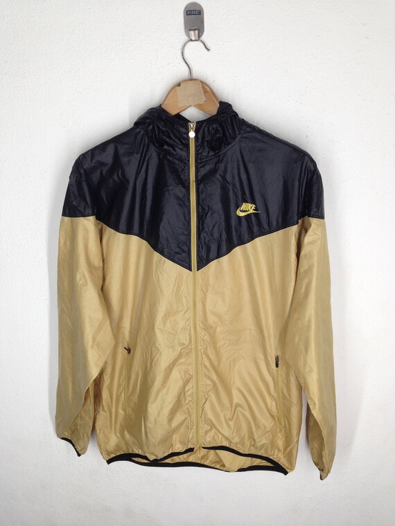 chaquetas nike beige