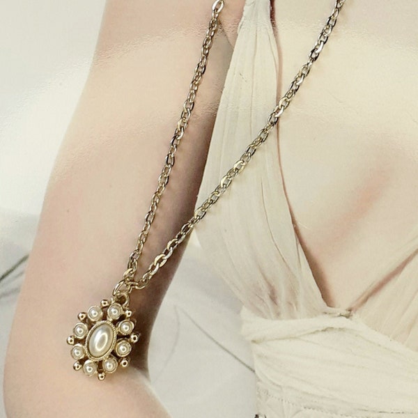 Collier VINTAGE - Fleur Rosace Perle