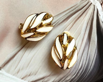 VINTAGE Clip-on Earrings - White Leaf