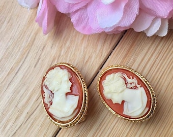 VINTAGE Clip-on Earrings Manufacture SPHINX - Cameo