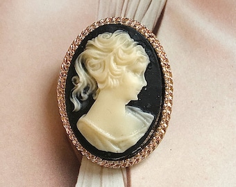 VINTAGE Brooch - Black Cameo