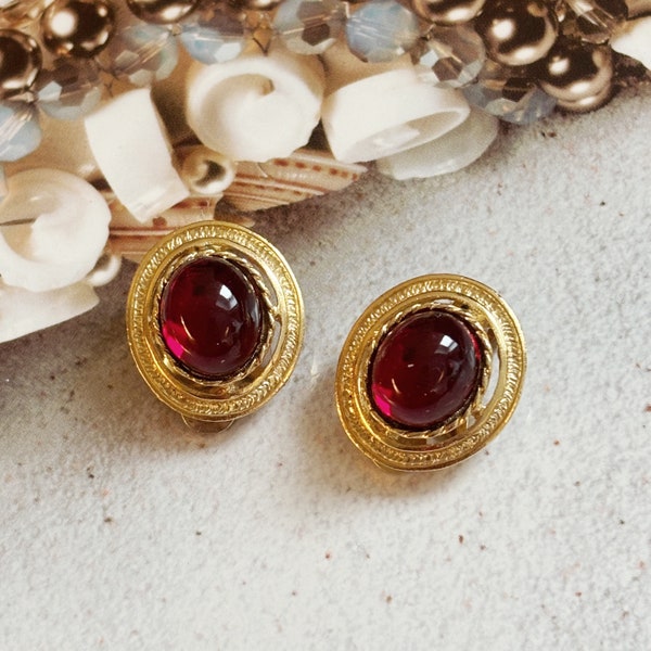 VINTAGE Clip-on Earrings - Red Oval