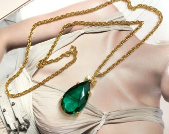 VINTAGE Necklace - Green Drop