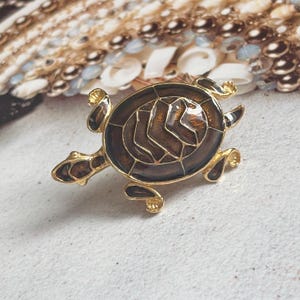VINTAGE Brooch - Brown Turtle