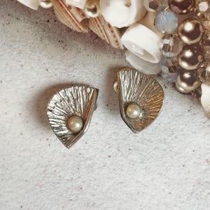 VINTAGE Clip-on Earrings - Pearl Leaf