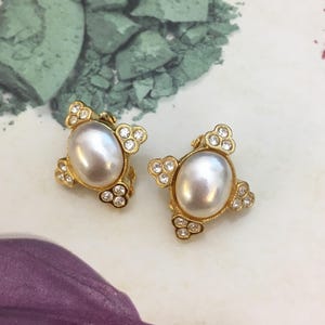 VINTAGE Clip-on Earrings - Pearl Cross Shape
