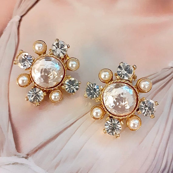 chanel pearl earrings cc clip