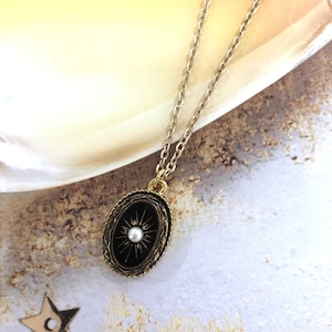 VINTAGE Necklace - Oval Neo Classic Victorian Black Pearl