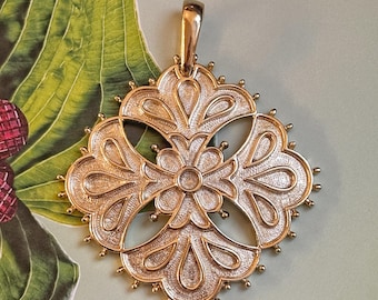 Vintage Pendant - Flower