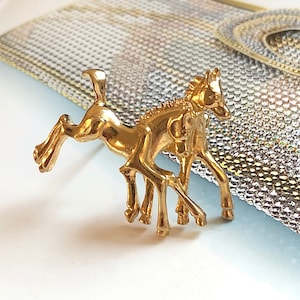 VINTAGE brooch – Horse