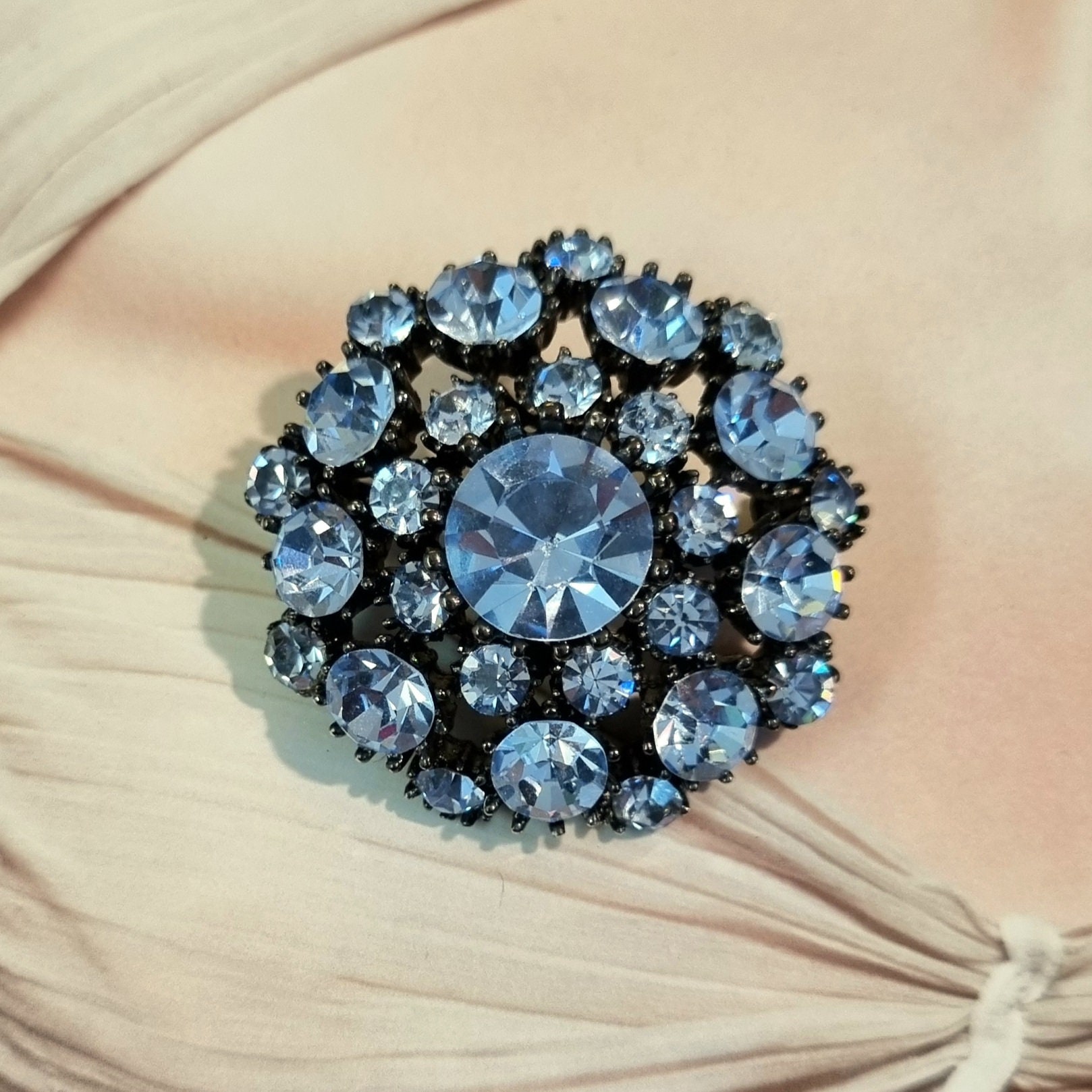 魅力の Blue - Brooch SPHINX VINTAGE Rosette Etsy - 小物・アクセサリー
