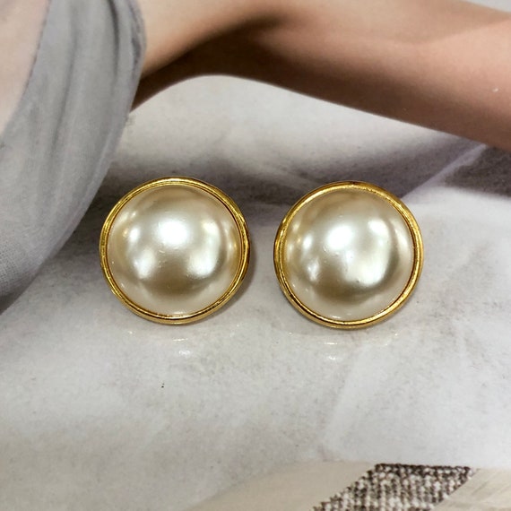 VINTAGE Clip on Earrings Round Pearl Etsy