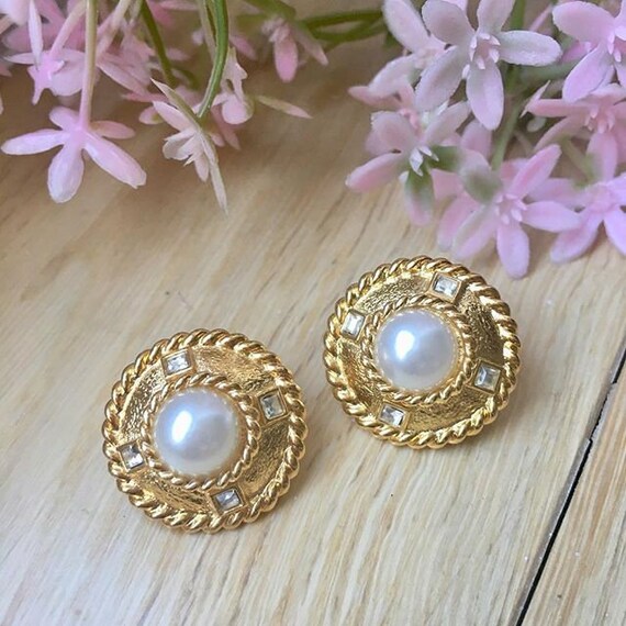 Vintage hotsell round earrings