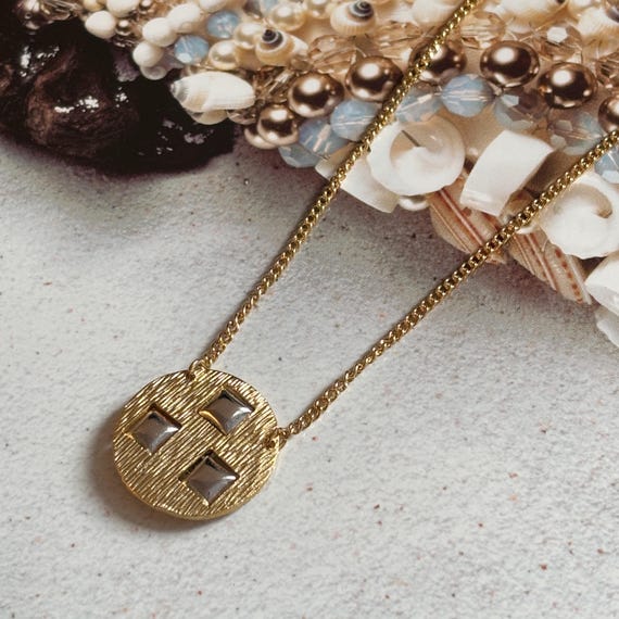 ヴィンテージ スフィンクス ネックレス - ラウンド - Etsy 日本