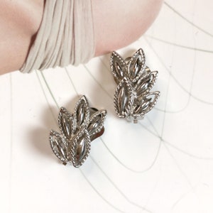 VINTAGE Clip-on Earrings - Leaf