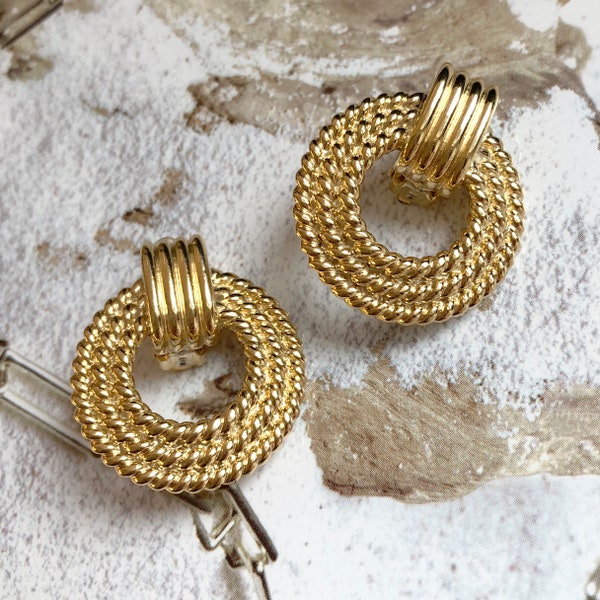 VINTAGE Clip-on Earrings - Round