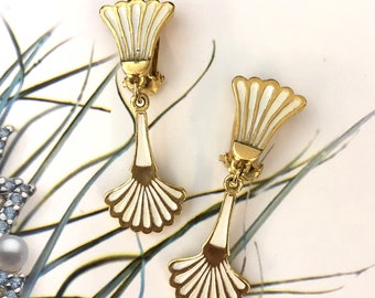 VINTAGE SPHINX Clip-on Drop Earrings – Beige Fan