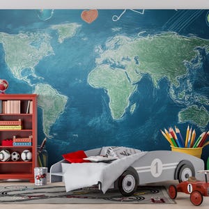 Wereldkaart kindermuurschildering | Educatief reisthema kinderkamerdecoratie | Houten huisbed peuterkamer | Gezellig aards kinderslaapkamerontwerp Vn416