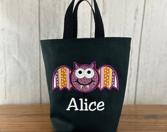 Personalized Kids Halloween Bag, Trick or Treat Bag, Applique Bat Bag, Customized Embroidered Bag, Candy Bag, Glow in the Dark Name
