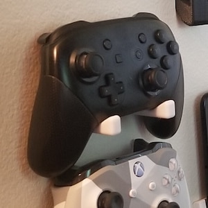 3D Printed Controller Wall Mount For SWITCH/XBOX/PS4/PS5/Series X, 3D Printed Controller Mount, Multifunctional Gaming Controller Wall Mount