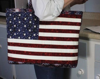 PDF pattern for patriotic American flag tote bag with easy zipper pockets