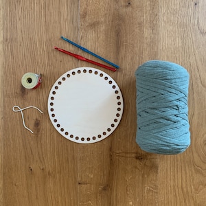 Crochet pattern for a crochet basket with a wooden bottom | Language: German