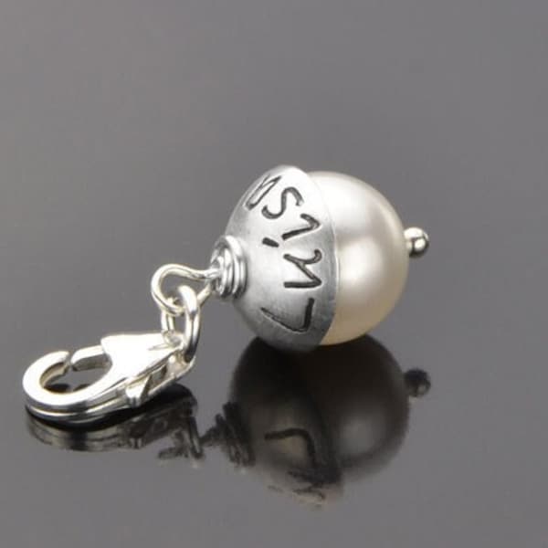 personalisierbarer Charm Anhänger Kette Armband Gravur LYHO PEARL 925 Silber Namen Namensperle Hütchen für Bettelarmband von Samavaya