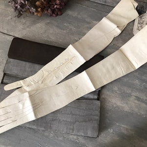 Antique long white opera gloves with pouch