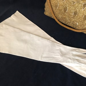 Vintage beige leather gloves