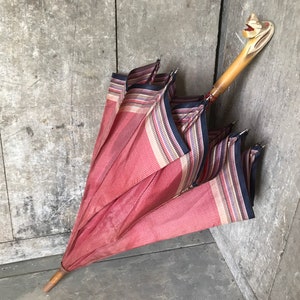 Umbrella with dog handle