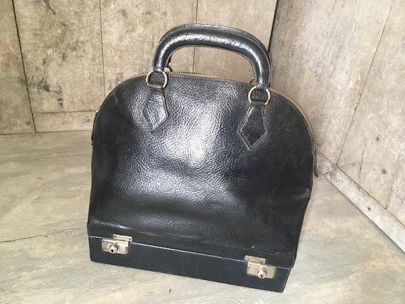 Vintage Leather Bag With Bottom Compartment 