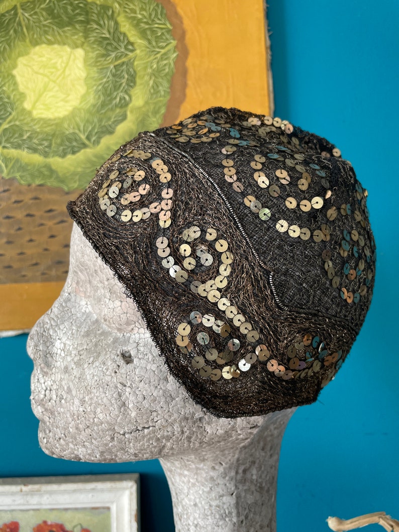 Chapeau cloche des années 1920 à paillettes image 2