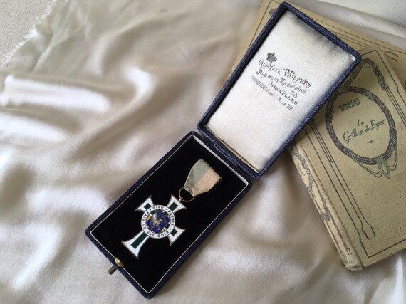 Antique jewelery box