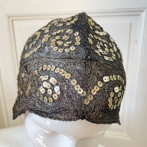 Chapeau cloche des années 1920 à paillettes image 1