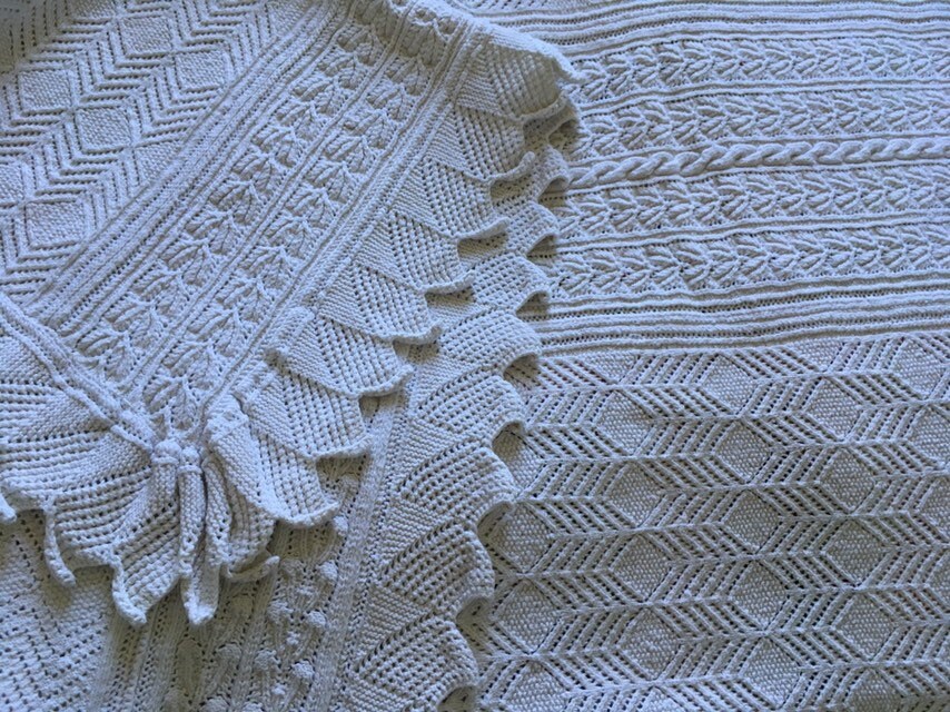 Couvre-Lit Vintage Français Crocheté à La Main avec Bordure Festonnée