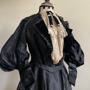 Robe de 1895 confectionnée par Aux Montagnes Russe
