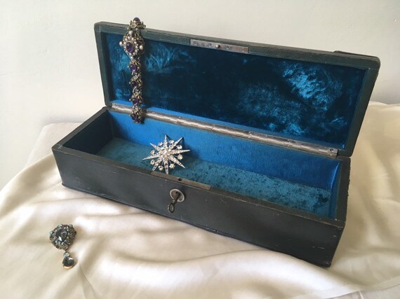 Antique velvet jewelery box