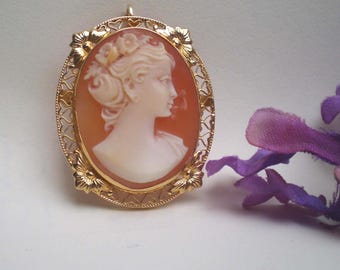 Vintage 14K Gold 1930’s Carved Helmet Shell Cameo Women's Brooch, Pin, Pendant