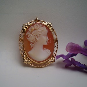 Vintage 14K Gold 1930’s Carved Helmet Shell Cameo Women&#39;s Brooch, Pin, Pendant