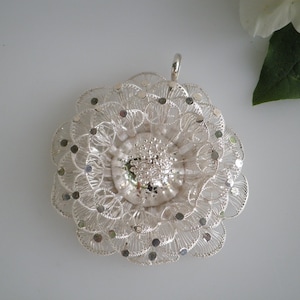 Vintage grande lindo artesanal 925 prata esterlina ornamentado filigrana aberta flor pingente