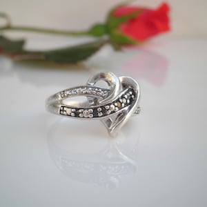 Vintage Signed Genuine Black & White Diamond Heart Shape 925 Sterling Silver Infinity Ring